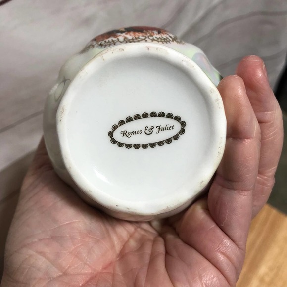 Romeo & Juliet Porcelain Creamer and Rectangle Platter - Picture 8 of 9